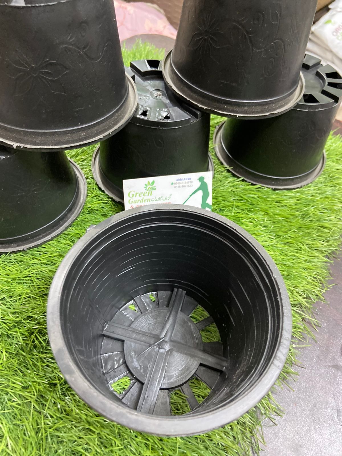 Nursery Pots -Plastic -black 6 pots 6inch - Image 3